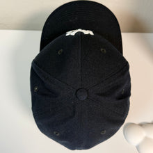 Load image into Gallery viewer, New Era New York Yankees Fitted Hat Size 7 1/2 Black MLB Cap

