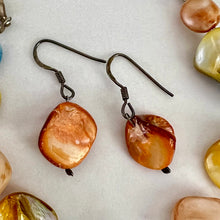 Load image into Gallery viewer, Vintage Beaded Mother of Pearl Bracelet and Earrings Set
