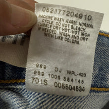 Load image into Gallery viewer, Vintage Levi’s 550 Relaxed Fit Jeans Size 27
