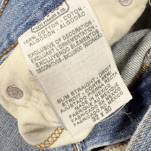 Load image into Gallery viewer, Y2K Levis Slim Straight Jeans Medium Wash Denim 32x30
