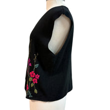 Load image into Gallery viewer, 90s Embroidered Pink Blossoms Black Knit Vest Large
