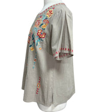 Load image into Gallery viewer, Savannah Jane Embroidered Floral Tunic Top Size Small

