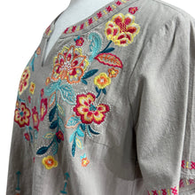 Load image into Gallery viewer, Savannah Jane Embroidered Floral Tunic Top Size Small
