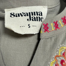 Load image into Gallery viewer, Savannah Jane Embroidered Floral Tunic Top Size Small
