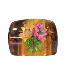 Load image into Gallery viewer, Vintage 1970s Amber Lucite Real Dried Flower Embedded Chunky Dome Ring Size 7
