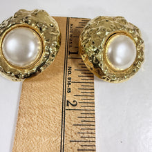 Load image into Gallery viewer, Vintage De La Terre A La Lune Large Pearl Clip On Earrings w Hammered Gold Tone
