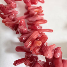 Load image into Gallery viewer, VTG Red Coral &amp; Turquoise Chunk Stretch Bracelet
