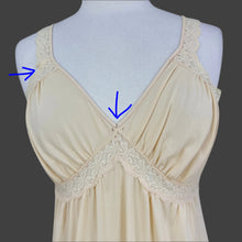 Load image into Gallery viewer, VTG Peignoir Robe &amp; Nightgown Medium
