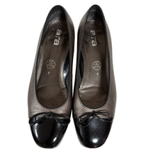 Load image into Gallery viewer, ARA Two Tone Cap Toe Ballet Flats Size 7.5
