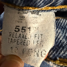 Load image into Gallery viewer, 90s Levi’s 551 Mid Rise Relaxed Fit Tapered Leg Jeans Waist 28
