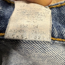 Load image into Gallery viewer, 90s Levi’s 551 Mid Rise Relaxed Fit Tapered Leg Jeans Waist 28
