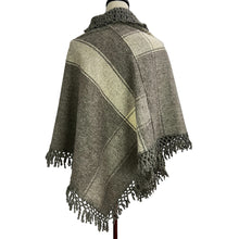 Load image into Gallery viewer, Vintage Wool Women Shawl Size Small 
