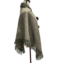 Load image into Gallery viewer, Vintage Wool Women Shawl Size Small 
