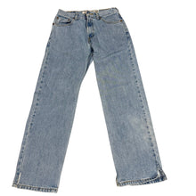 Load image into Gallery viewer, Vintage Levi’s 550 Relaxed Fit Jeans Size 27
