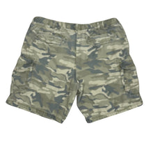 Load image into Gallery viewer, VTG IZOD Camo Cargo Shorts Size 40
