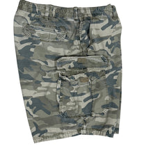 Load image into Gallery viewer, VTG IZOD Camo Cargo Shorts Size 40
