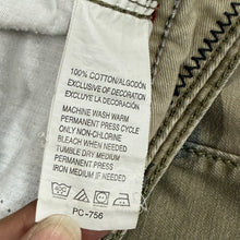 Load image into Gallery viewer, VTG IZOD Camo Cargo Shorts Size 40
