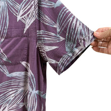 Load image into Gallery viewer, VTG Tommy Bahama Silk Hawaiian Shirt S/P
