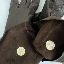 Load image into Gallery viewer, Vintage 1950s 1960s Dark Brown Leather Gloves Mid Length 6.5
