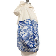 Load image into Gallery viewer, Nike Windrunner Women’s Blue Toile Print Hooded Jacket Size Small Rare Limited Edition
