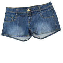 Load image into Gallery viewer, Y2K Low Rise Bermuda Denim Shorts Size 9
