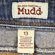 Load image into Gallery viewer, Mudd Y2k Low Rise Shorts Size 13
