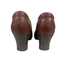 Load image into Gallery viewer, 2000s Artisan Brown Leather Heeled Booties Size 9
