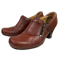 Load image into Gallery viewer, 2000s Artisan Brown Leather Heeled Booties Size 9
