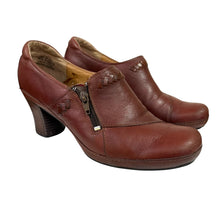 Load image into Gallery viewer, 2000s Artisan Brown Leather heeled Booties Size 9
