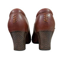 Load image into Gallery viewer, 2000s Artisan Brown Leather Heeled Booties Size 9
