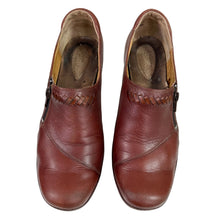 Load image into Gallery viewer, 2000s Artisan Brown Leather Heeled Booties Size 9
