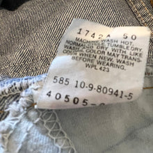 Load image into Gallery viewer, Vintage Levis 505 Orange Tab Jeans Relaxed Fit Straight Size 34in x 32in
