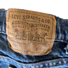 Load image into Gallery viewer, Vintage Levis 505 Orange Tab Jeans Relaxed Fit Straight Size 34in x 32in
