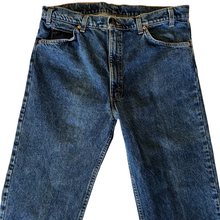 Load image into Gallery viewer, Vintage Levis 505 Orange Tab Jeans Relaxed Fit Straight Size 34in x 32in

